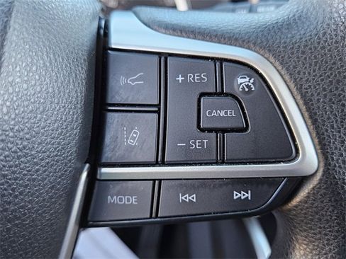 Used 2023 Toyota Highlander L image 23