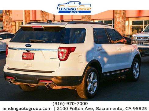 Used 2018 Ford Explorer XLT FWD image 4