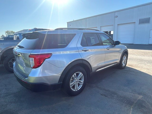 Used 2023 Ford Explorer XLT RWD image 3