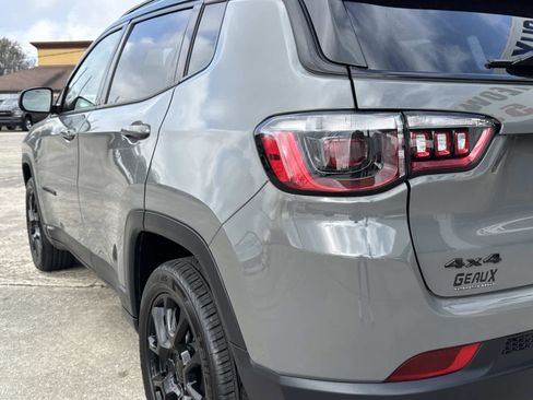 Used 2023 Jeep Compass Altitude w/ Sun and Sound Group image 9