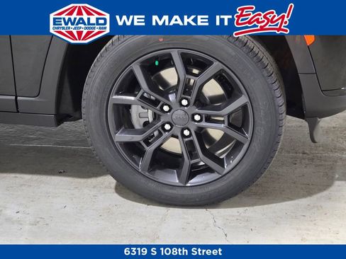 New 2025 Jeep Grand Cherokee L Limited image 11