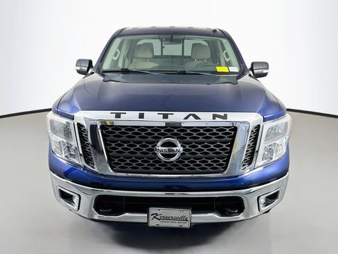 Used 2018 Nissan Titan SV AWD/4WD image 2
