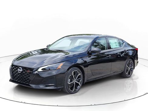New 2026 Nissan Altima 2.5 SR w/ SR Premium Package FWD image 3