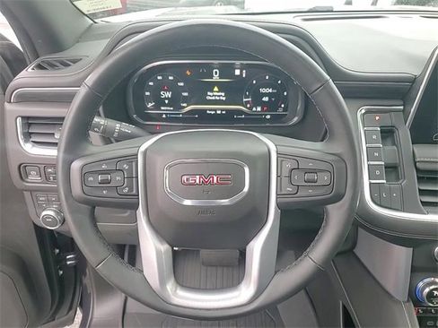 Used 2023 GMC Yukon XL SLT w/ SLT Premium Package image 14