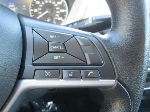 Used 2025 Nissan Altima 2.5 SV FWD image 17