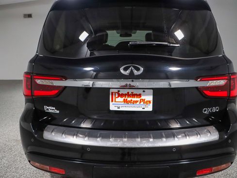 Used 2019 INFINITI QX80 Luxe w/ All-Season Package image 8
