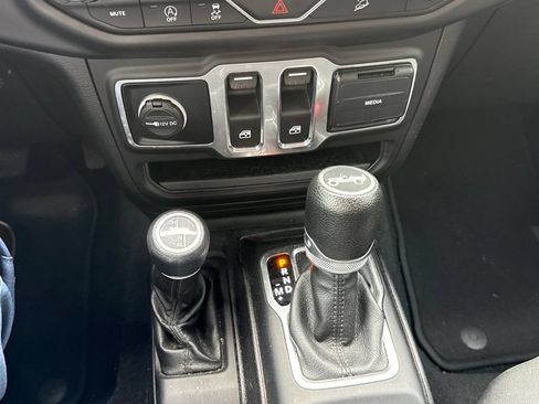 Used 2019 Jeep Wrangler Sport AWD/4WD image 27