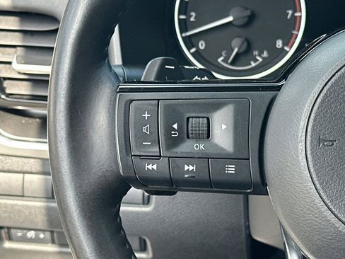 Used 2021 Nissan Rogue SV w/ Premium Package image 25