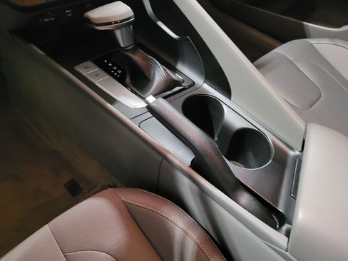 Used 2022 Hyundai Elantra SEL image 26