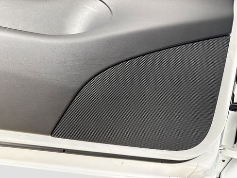 Used 2021 Tesla Model Y Long Range image 19