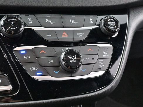 Used 2025 Chrysler Pacifica Select FWD image 51