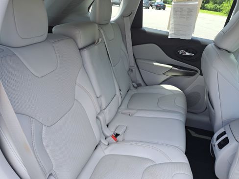 Used 2021 Jeep Cherokee Limited w/ Elite Package FWD image 12