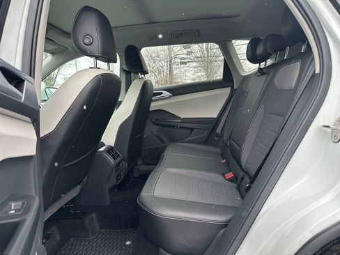 New 2025 Volkswagen Taos SE image 28