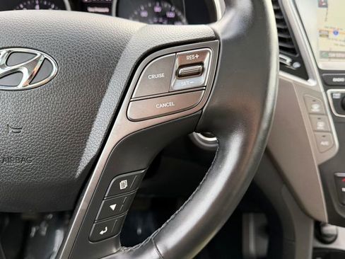 Used 2017 Hyundai Santa Fe Limited image 19