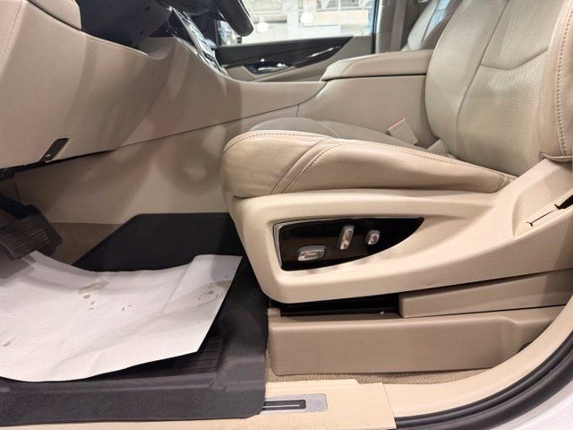 Used 2018 Cadillac Escalade Luxury w/ LPO, Radiant Package AWD/4WD image 8