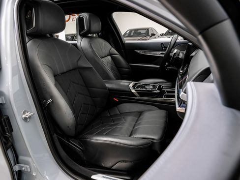 Used 2023 BMW 740i RWD image 37