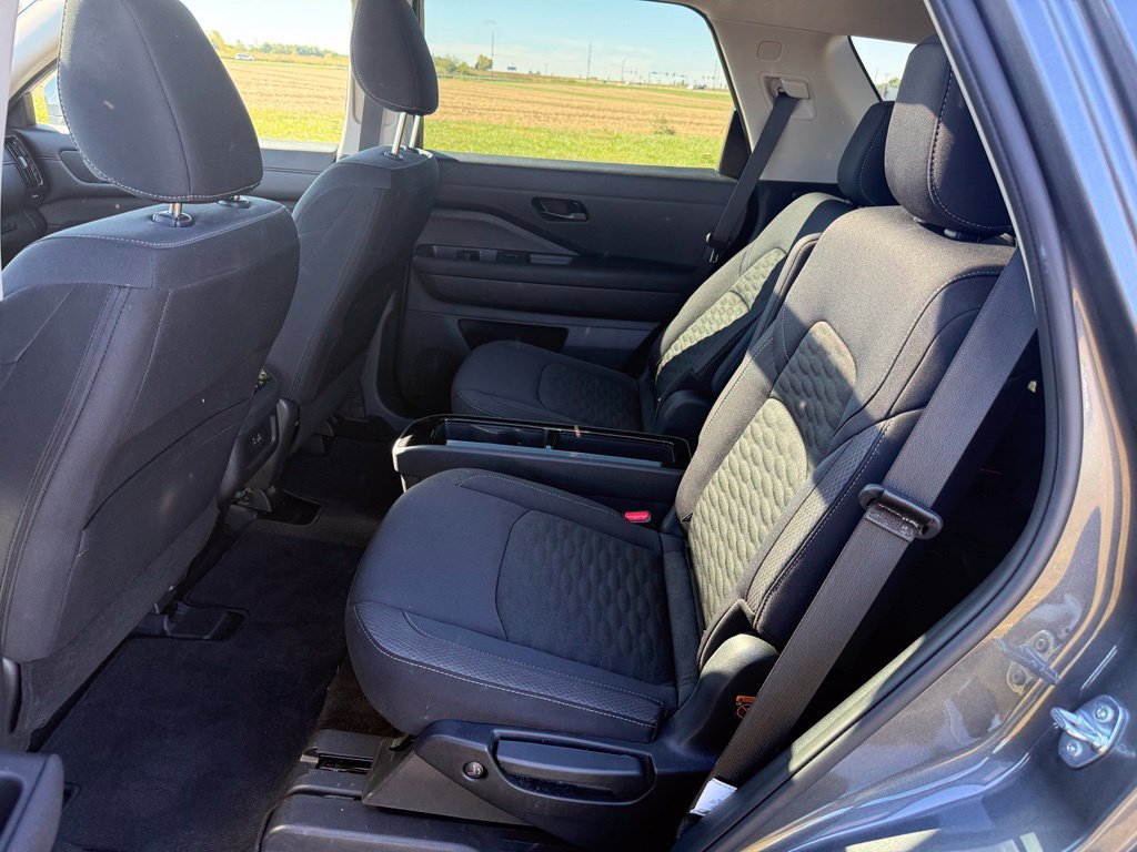 Certified 2025 Nissan Pathfinder SV w/ SV Premium Package FWD image 11