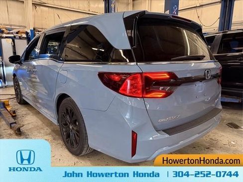Used 2025 Honda Odyssey Sport-L image 17