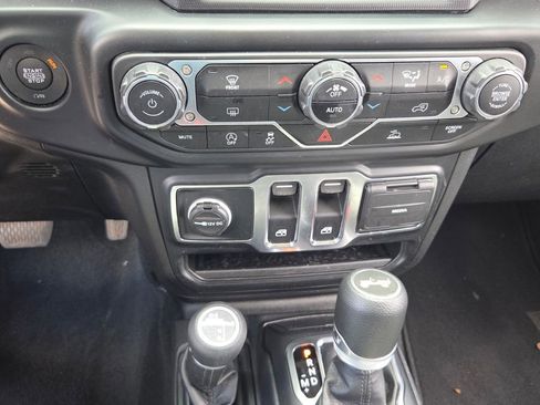 Used 2022 Jeep Wrangler Sport AWD/4WD image 21