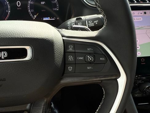 Used 2024 Jeep Grand Cherokee Limited image 31