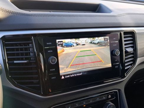 Used 2022 Volkswagen Atlas Cross Sport SE w/ Panoramic Sunroof Package FWD image 23