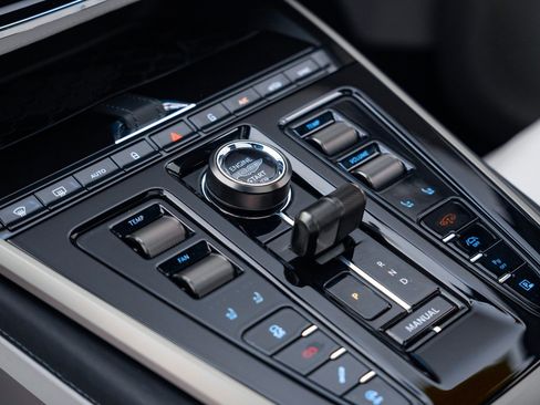 Used 2025 Aston Martin DBX 707 image 27