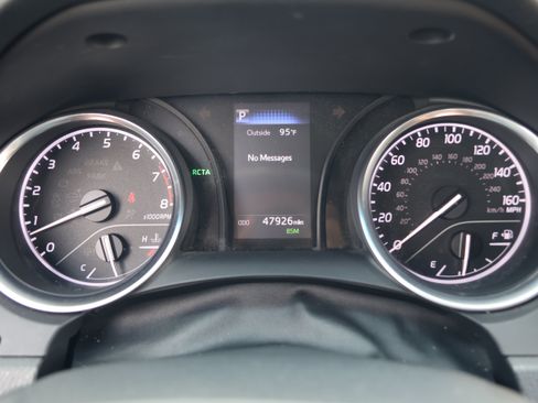 Used 2018 Toyota Camry LE w/ Convenience Package FWD image 18