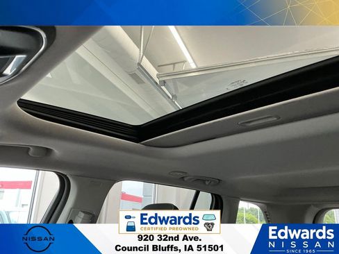 Used 2024 Jeep Grand Cherokee Laredo X AWD/4WD image 33
