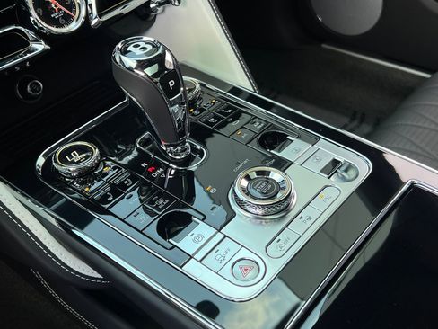Used 2023 Bentley Flying Spur W12 AWD/4WD image 32