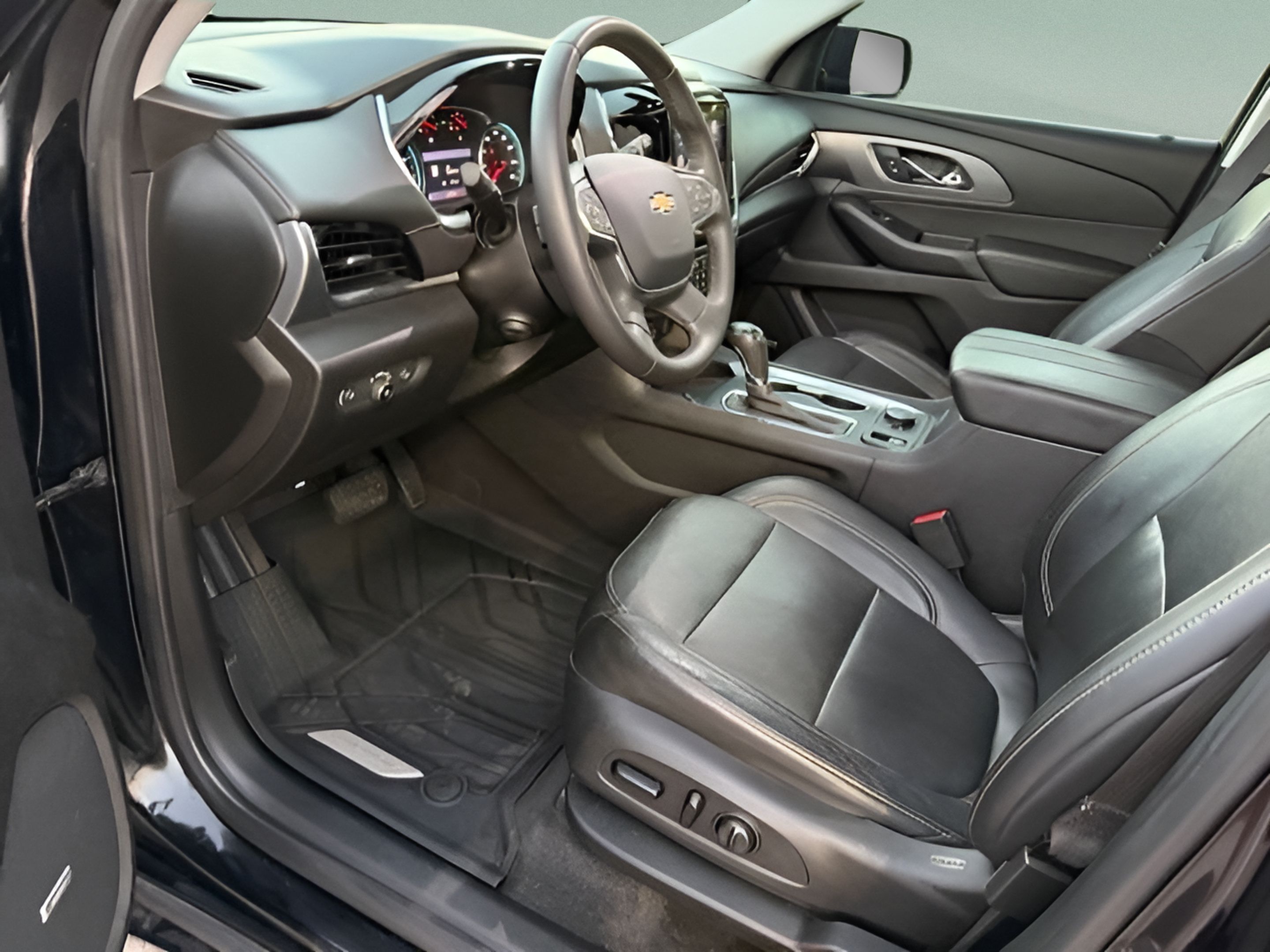 Used 2020 Chevrolet Traverse Premier w/ Redline Edition AWD/4WD image 11