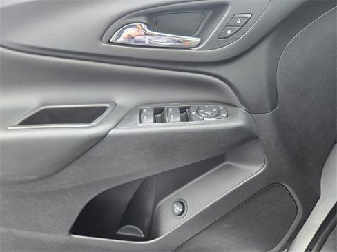 Used 2021 Chevrolet Equinox LT w/ Driver Convenience Package image 32