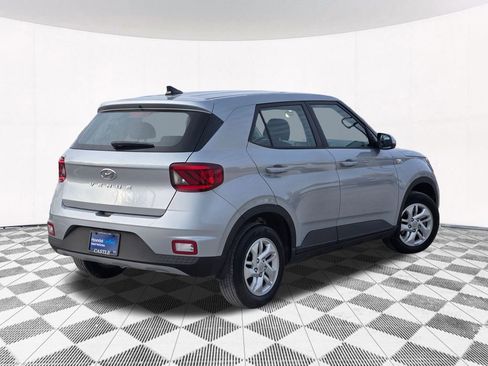 Certified 2022 Hyundai Venue SE image 14