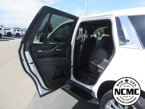Used 2023 Cadillac Escalade Premium Luxury AWD/4WD image 39