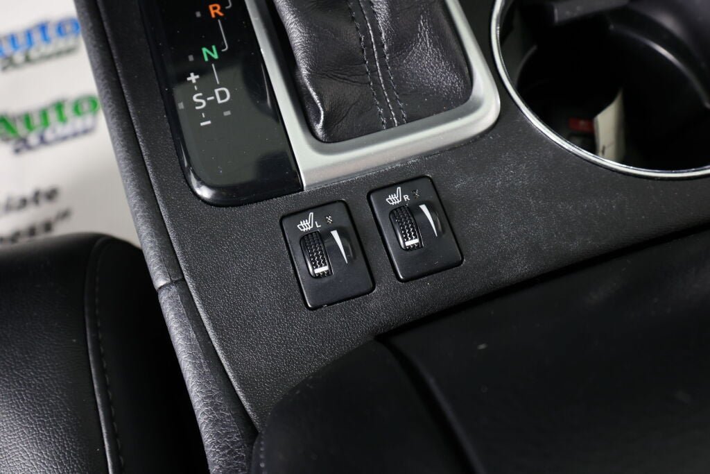 Used 2017 Toyota Highlander SE AWD/4WD image 40