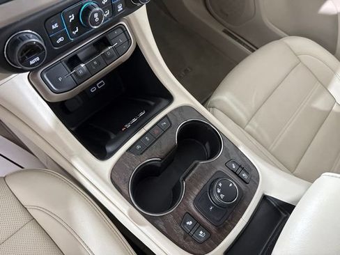 Used 2023 GMC Acadia Denali w/ Denali Ultimate Package FWD image 21