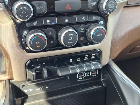 Used 2019 RAM 1500 Laramie AWD/4WD image 24