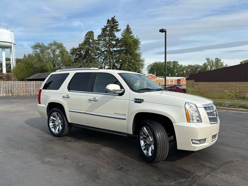 Used 2014 Cadillac Escalade Platinum AWD/4WD image 11