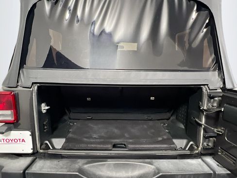 Used 2018 Jeep Wrangler Sport image 33