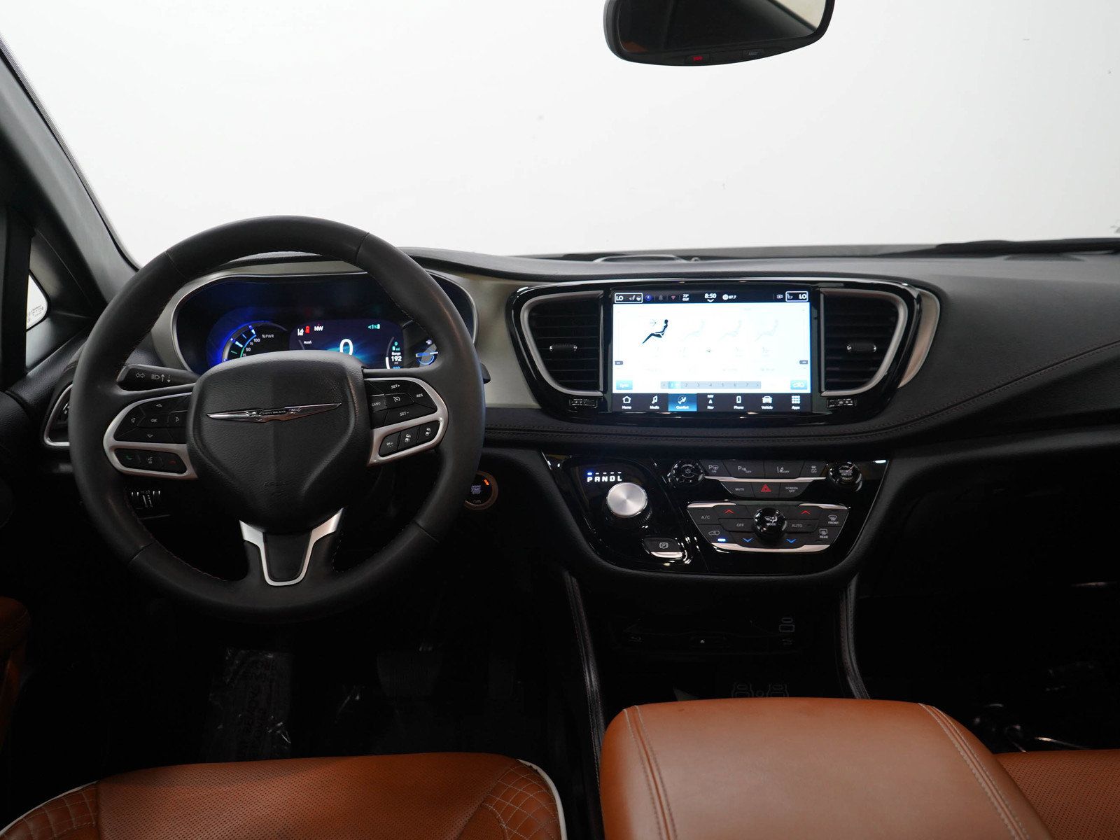 Used 2025 Chrysler Pacifica Pinnacle FWD image 17