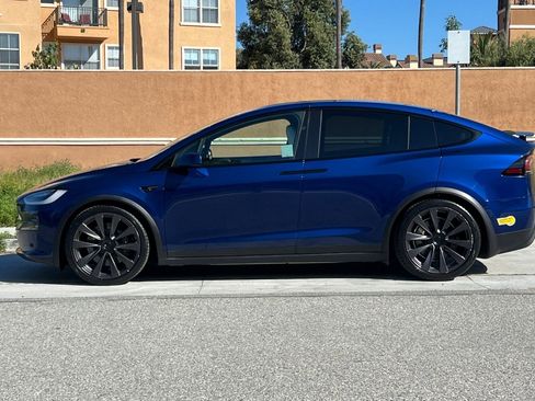 Used 2022 Tesla Model X Plaid image 7