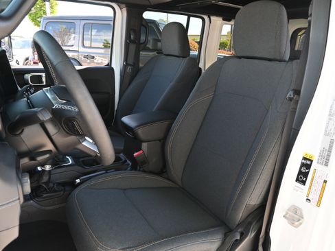 Used 2025 Jeep Wrangler Sahara w/ Safety Group image 7