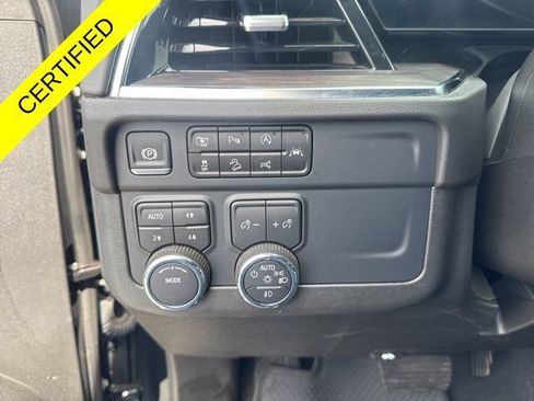 Used 2025 Chevrolet Suburban Z71 AWD/4WD image 17
