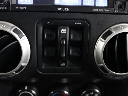Used 2016 Jeep Wrangler Unlimited Sahara w/ Max Tow Package AWD/4WD image 13