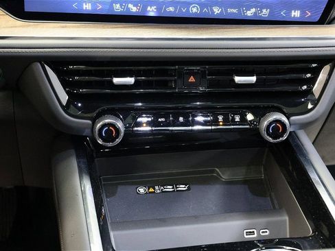 New 2026 Chevrolet Suburban High Country image 28