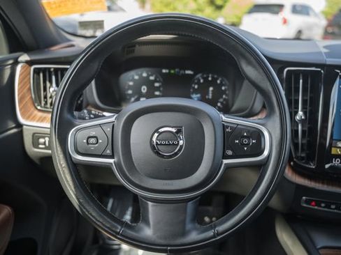 Used 2021 Volvo XC60 T5 Momentum w/ Advanced Package AWD/4WD image 30