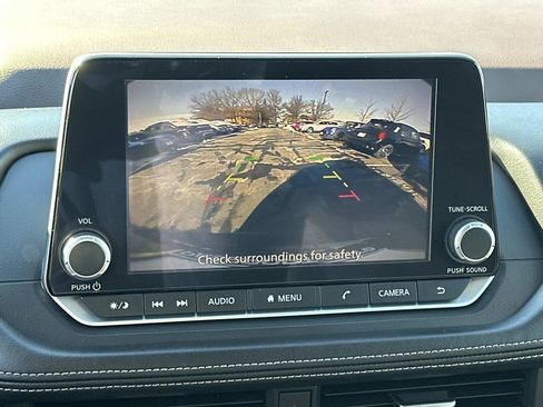 Used 2023 Nissan Rogue S image 12