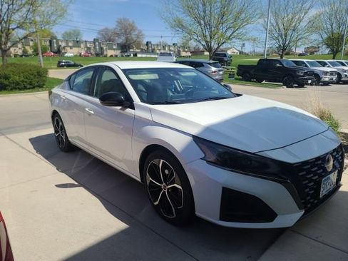 Used 2024 Nissan Altima 2.5 SR image 5