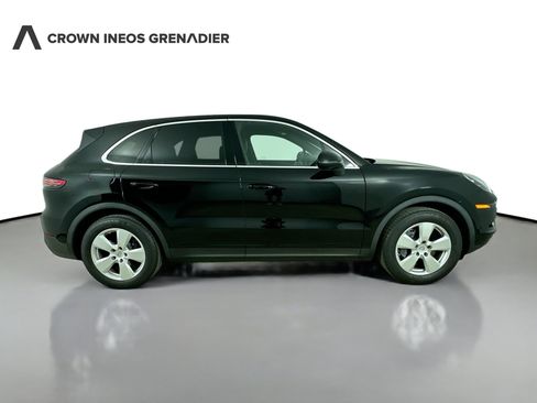 Used 2022 Porsche Cayenne AWD/4WD image 4