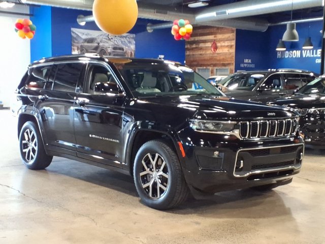 Used 2021 Jeep Grand Cherokee L Overland w/ Advanced Protech Group III AWD/4WD image 3