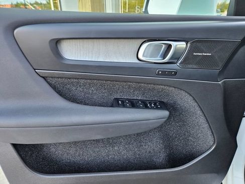 Certified 2024 Volvo XC40 B5 Ultimate w/ Protection Package Premier AWD/4WD image 22